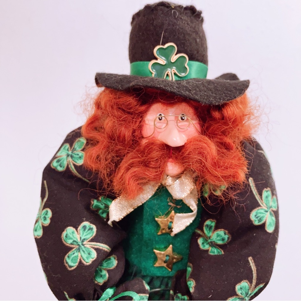 Leprechaun Plush with Shamrock Pot of Gold Paper Mache Figurine Hand Made - Picture 1 of 7